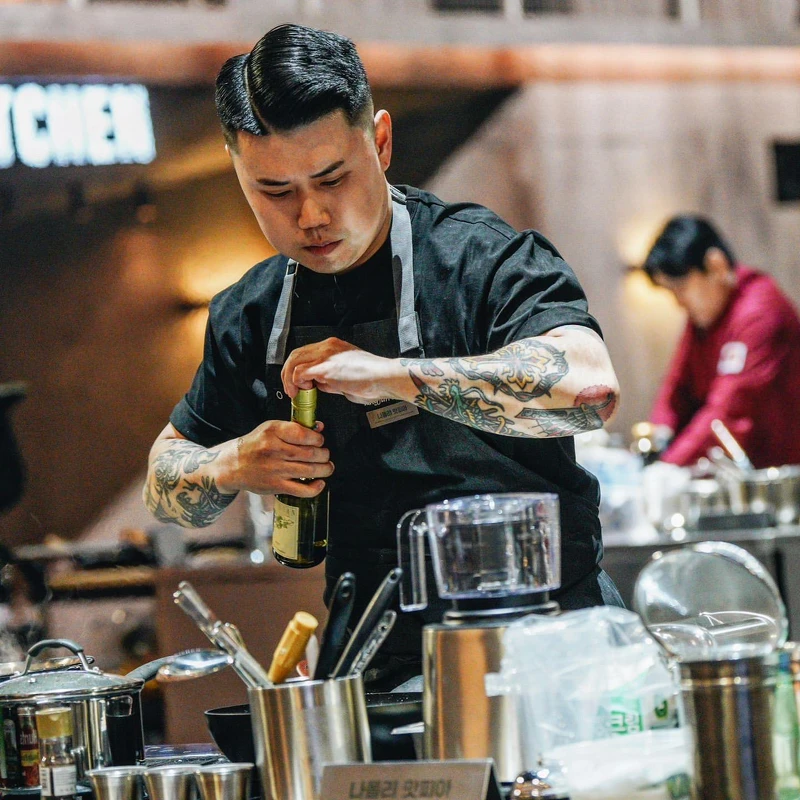 他以首爾人氣餐廳「Via Toledo Pasta Bar」的主廚兼創辦人參賽。 他以首爾人氣餐廳「Via Toledo Pasta Bar」的主廚兼創辦人參賽。