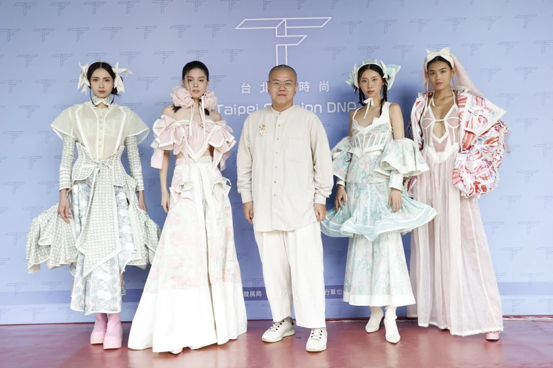 學生組金獎得主王季澧及其作品。 學生組金獎得主王季澧及其作品。