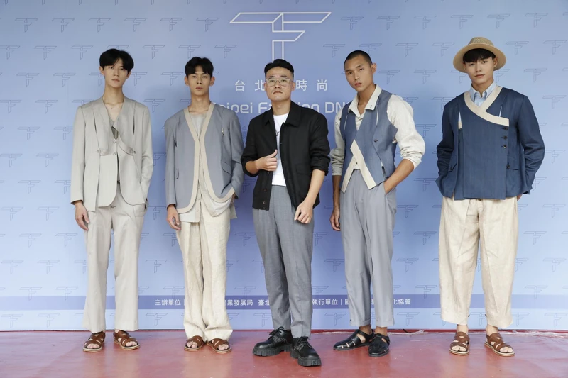 學生組銀獎得主鄧亦凱及其作品。 學生組銀獎得主鄧亦凱及其作品。