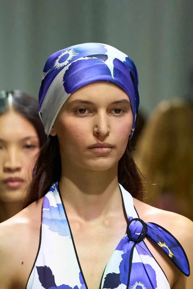 2025春夏系列有大量的地中海元素。