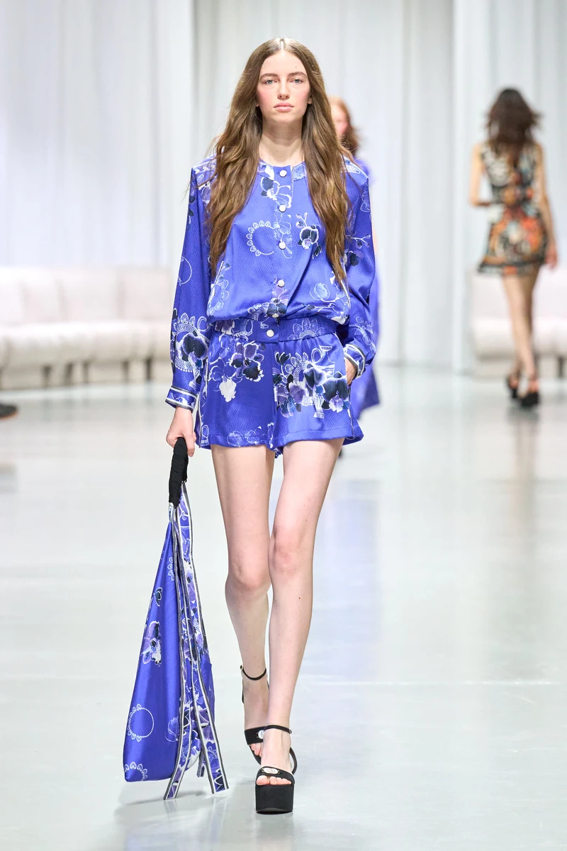 Leonard Paris2025春夏系列。