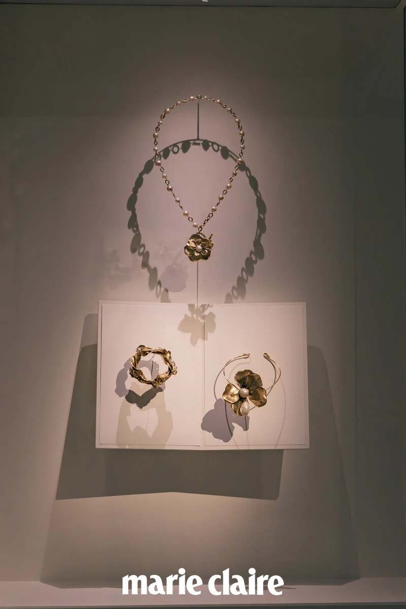《Les Fleurs d’Yves Saint Laurent》展品。 《Les Fleurs d’Yves Saint Laurent》展品。