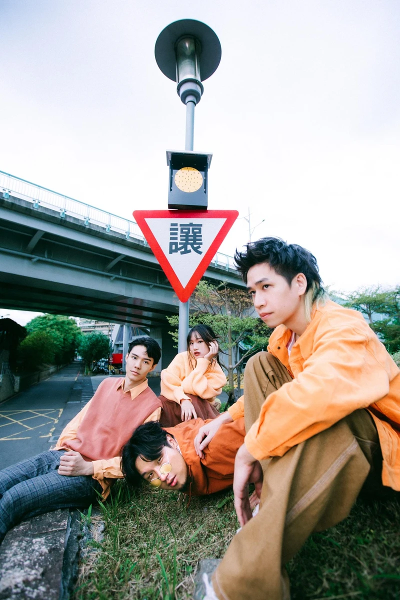 2024「誠品Fun聲」第二檔由超人氣新生代搖滾樂團體「庸俗救星」於11/23接棒,跨界特邀「Who Cares 胡凱兒」樂團的鼓手兼小提琴手小布推出限定合作曲目。 2024「誠品Fun聲」第二檔由超人氣新生代搖滾樂團體「庸俗救星」於11/23接棒,跨界特邀「Who Cares 胡凱兒」樂團的鼓手兼小提琴手小布推出限定合作曲目。