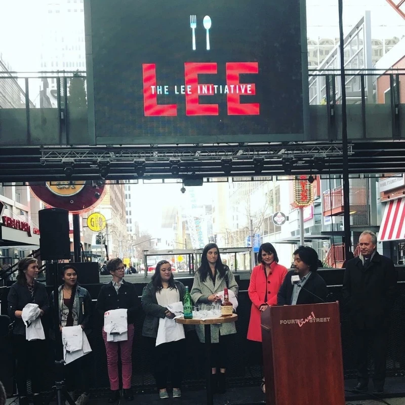 「LEE Initiative」,其全名為「讓我們促進就業」(Let’s Empower Employment)。 「LEE Initiative」,其全名為「讓我們促進就業」(Let’s Empower Employment)。