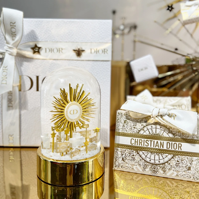 只送不賣的迪奧金燦凡爾賽金緻水晶球。 只送不賣的迪奧金燦凡爾賽金緻水晶球。