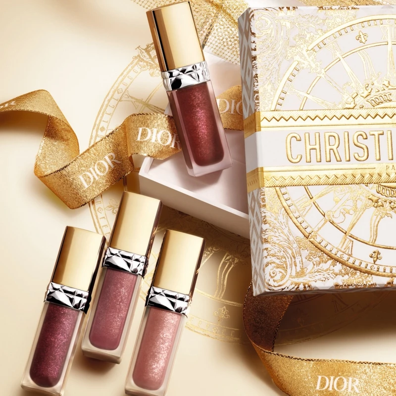 迪奧超完美晶緻唇露金燦凡爾賽(共8色),NT1,600 迪奧超完美晶緻唇露金燦凡爾賽(共8色),NT1,600