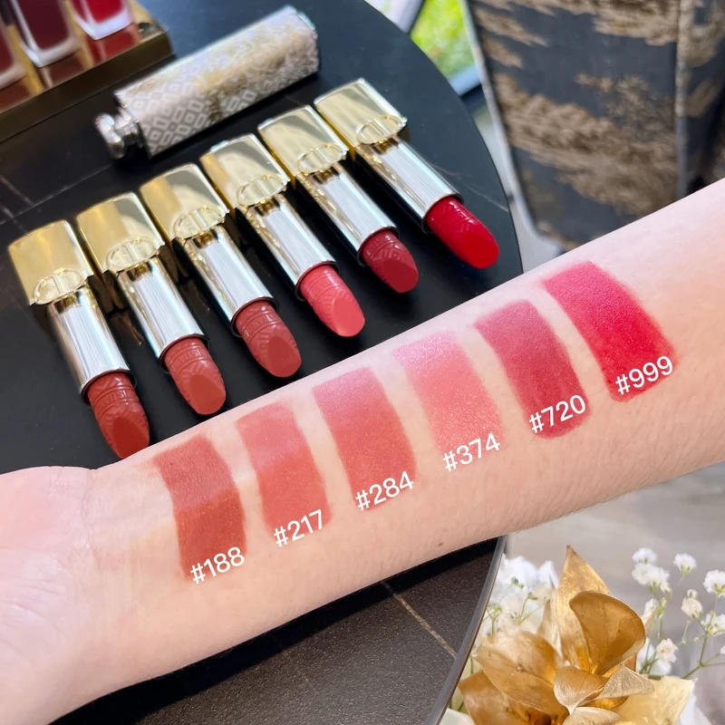 迪奧藍星唇膏金燦凡爾賽#188、#217、#284#374、#720、#999手部試色。 迪奧藍星唇膏金燦凡爾賽#188、#217、#284#374、#720、#999手部試色。