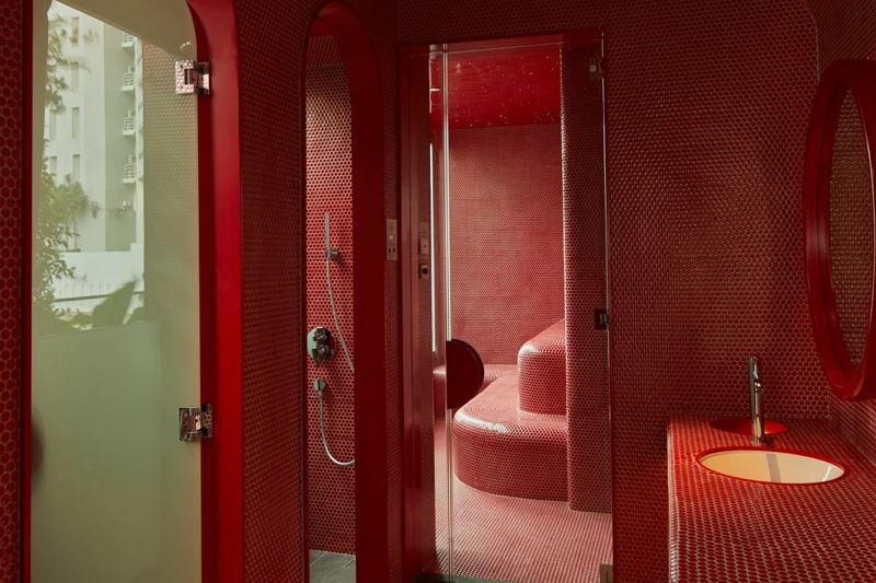 另設有男女蒸氣室。 另設有男女蒸氣室。