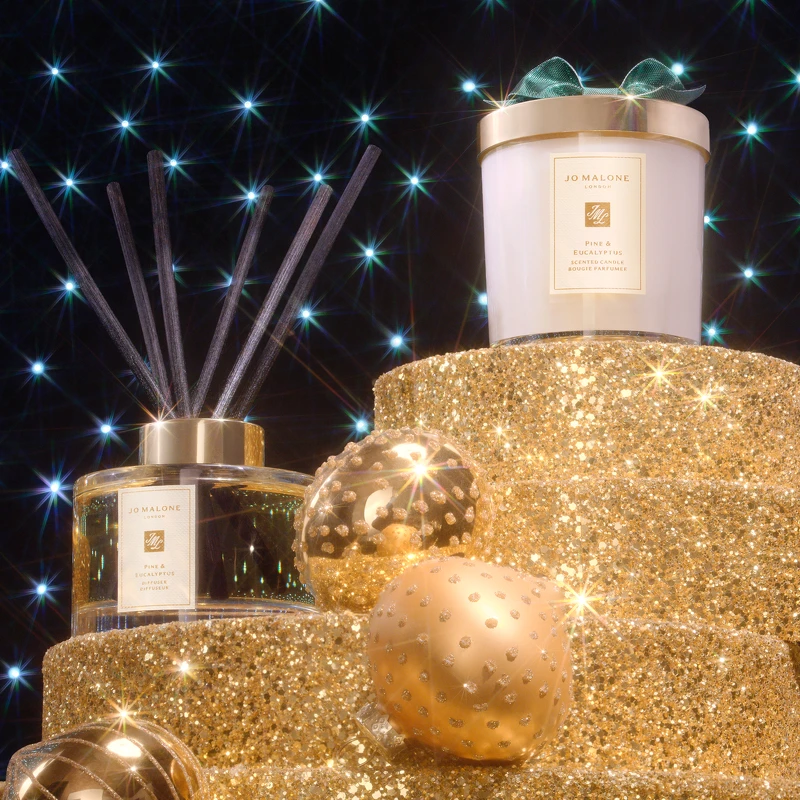 Jo Malone London 2024聖誕松木與桉樹香氛工藝蠟燭200g,NT2,850、松木與桉樹擴香165ml,NT4,150 Jo Malone London 2024聖誕松木與桉樹香氛工藝蠟燭200g,NT2,850、松木與桉樹擴香165ml,NT4,150