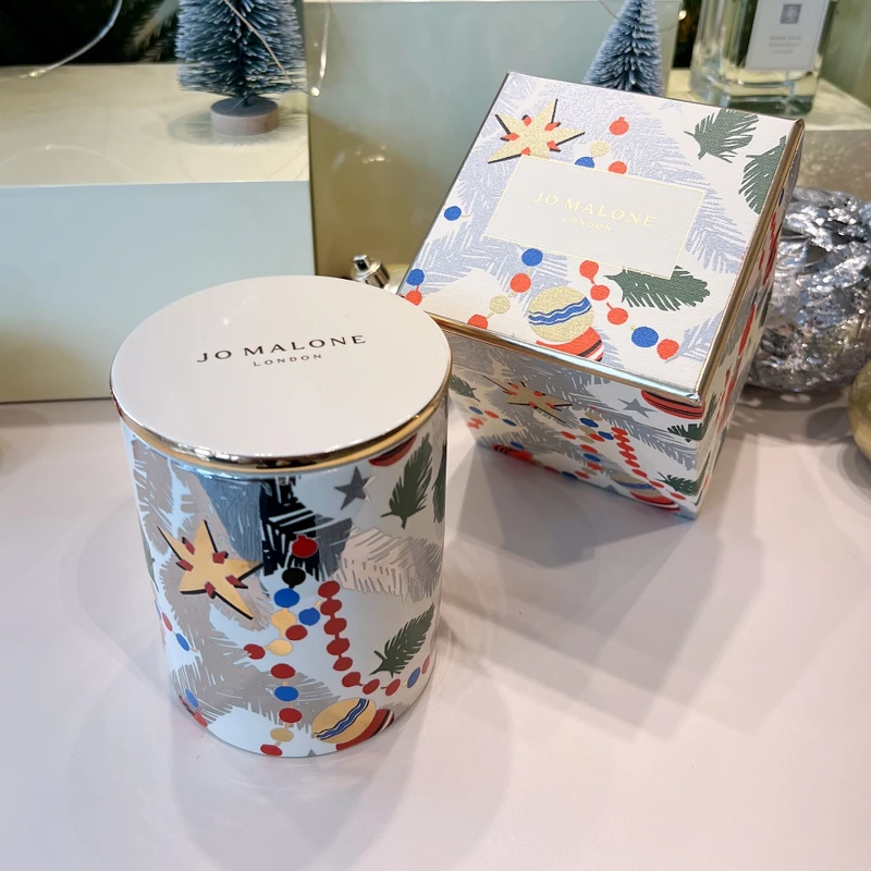 Jo Malone London 2024聖誕苦橙與巧克力香氛工藝蠟燭 300g,NT5,200 Jo Malone London 2024聖誕苦橙與巧克力香氛工藝蠟燭 300g,NT5,200