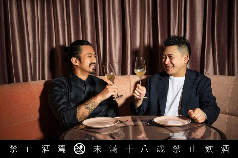 林明健(Chef Kin)與餐飲圈好友曾柏憲。 林明健(Chef Kin)與餐飲圈好友曾柏憲。