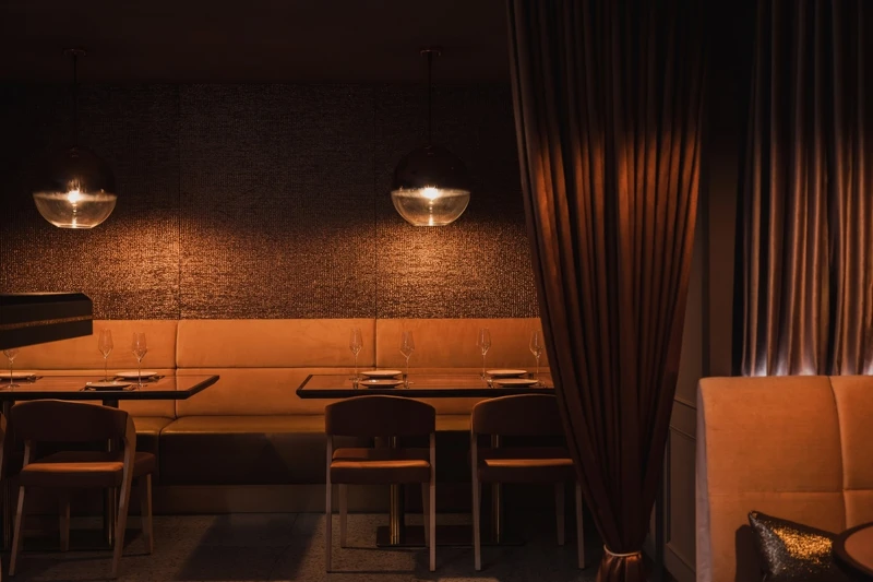 「Afterglo」空間將夕陽魔幻時刻的色彩化為空間靈感。 「Afterglo」空間將夕陽魔幻時刻的色彩化為空間靈感。