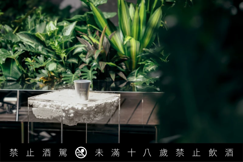 「GŪLŪ GURU」信義店全新開幕,為喧囂的城市打造了一座隱沒在地平線下的「忘憂庇護所」。 「GŪLŪ GURU」信義店全新開幕,為喧囂的城市打造了一座隱沒在地平線下的「忘憂庇護所」。