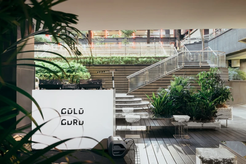 「雲海」而來的靈感,讓戶外露臺與流暢的動線連接至信義香堤大道。 「雲海」而來的靈感,讓戶外露臺與流暢的動線連接至信義香堤大道。