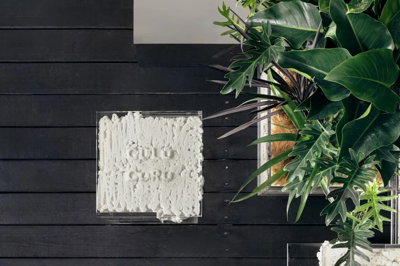 綴以大量綠色植栽。 綴以大量綠色植栽。