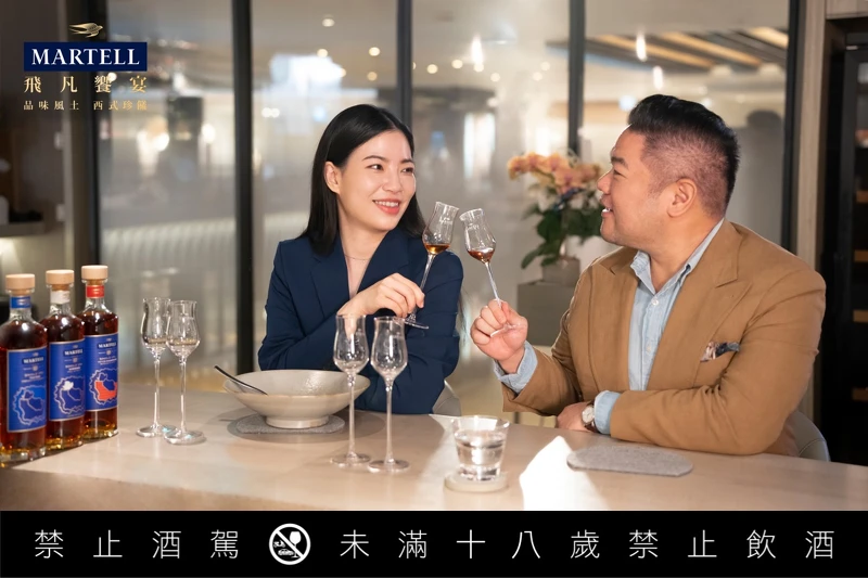深耕飲食圈多年的 Henry(IG @al.dente.life)與品牌大使 Ivy Lee(IG @martell.ba.tw) 將共同帶領賓客,一同體驗美食與干邑融合的風土之旅。 深耕飲食圈多年的 Henry(IG @al.dente.life)與品牌大使 Ivy Lee(IG @martell.ba.tw) 將共同帶領賓客,一同體驗美食與干邑融合的風土之旅。