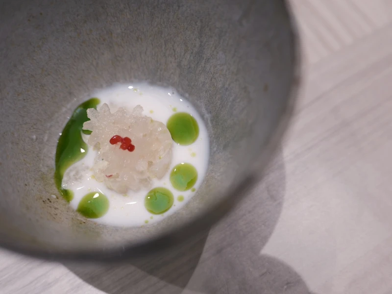 「干貝|拇指檸檬|梨子|Buttermilk」。 「干貝|拇指檸檬|梨子|Buttermilk」。