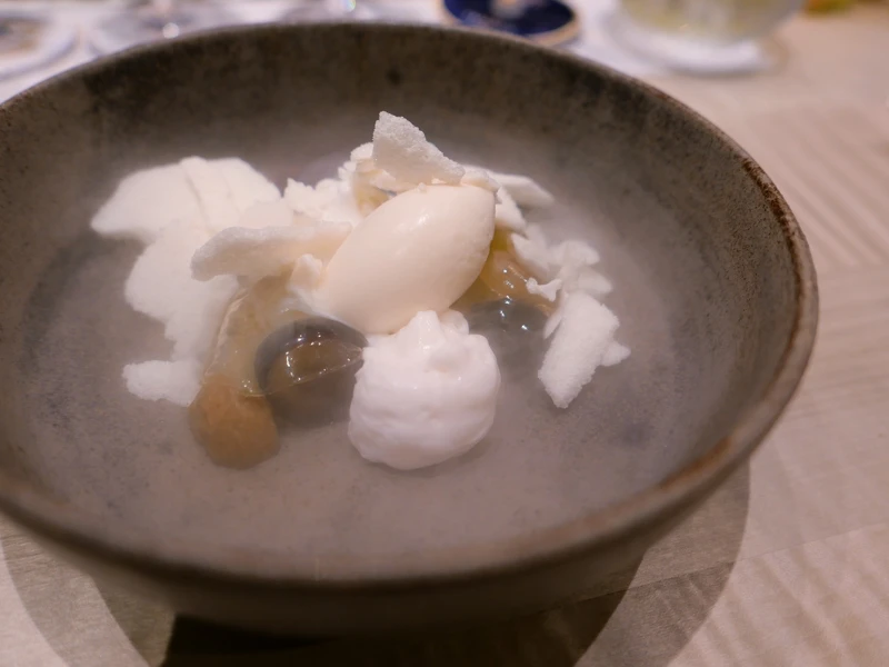 「葡萄|無花果葉|開心果|蜂蜜|牛奶」。 「葡萄|無花果葉|開心果|蜂蜜|牛奶」。