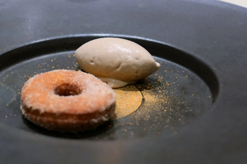 「地瓜甜甜圈|香草咖啡冰淇淋」。 「地瓜甜甜圈|香草咖啡冰淇淋」。