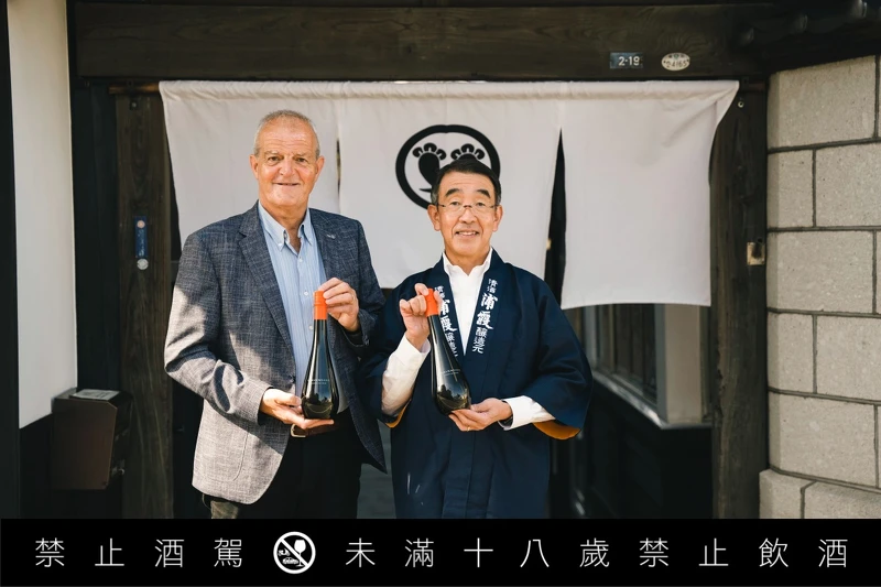 Régis Camus 與「浦霞」社長佐浦弘一。 Régis Camus 與「浦霞」社長佐浦弘一。