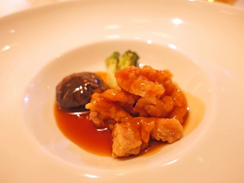 菜色由國宴主廚吳錫卿打造當代粵式美饌。