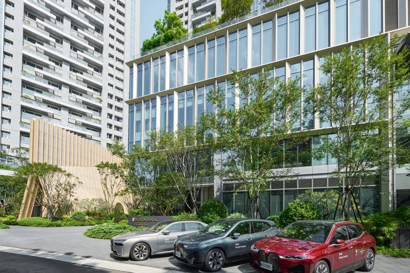 開幕首推「電馭巔峰，奢華啟程」專案，除了提供住宿，還能體驗試駕。