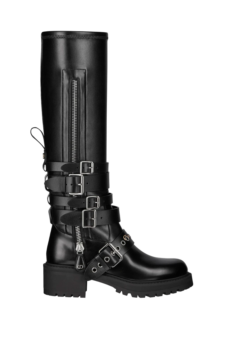 DIOR D-FIGHT 黑色小牛皮繫帶裝飾長靴，NTD73,000。