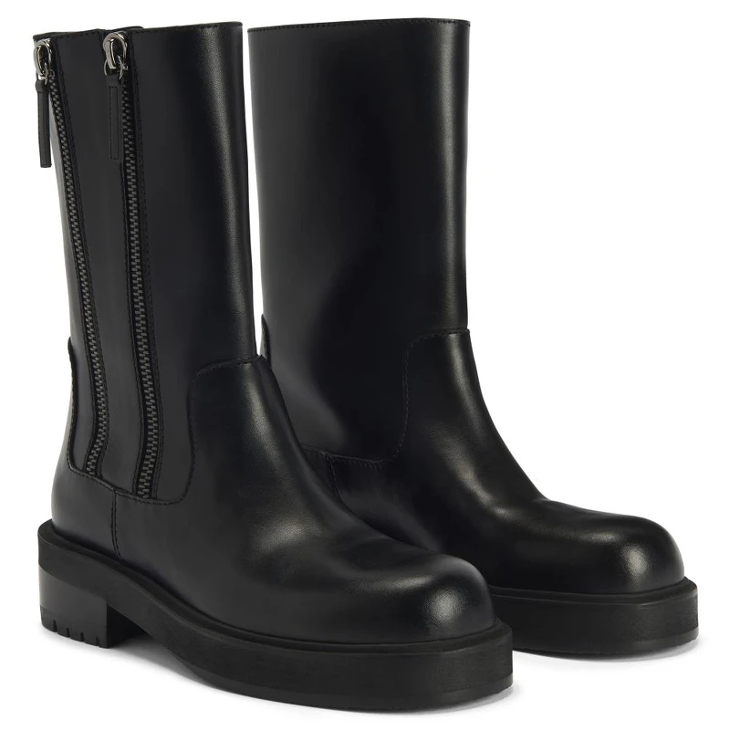 Giuseppe Zanotti Foustine黑色雙拉鍊皮革鞋，NT50,800。