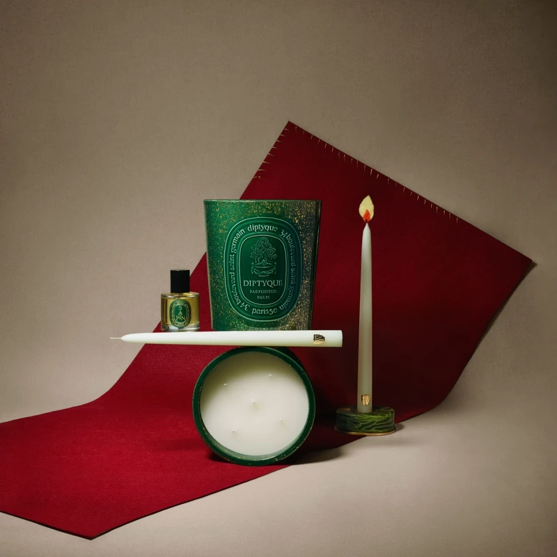 Diptyque 2024聖誕限量冷杉系列(聖誕餐燭-冷杉,NT1,050、聖誕冷杉室內噴霧50ml,NT1,560、聖誕蠟燭-冷杉1500g,NT13,000 Diptyque 2024聖誕限量冷杉系列(聖誕餐燭-冷杉,NT1,050、聖誕冷杉室內噴霧50ml,NT1,560、聖誕蠟燭-冷杉1500g,NT13,000