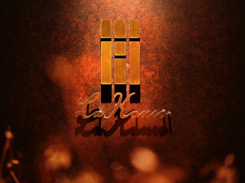 主廚於2013年在大阪東天滿開設了屬於自己的餐廳「La Kanro」。 主廚於2013年在大阪東天滿開設了屬於自己的餐廳「La Kanro」。