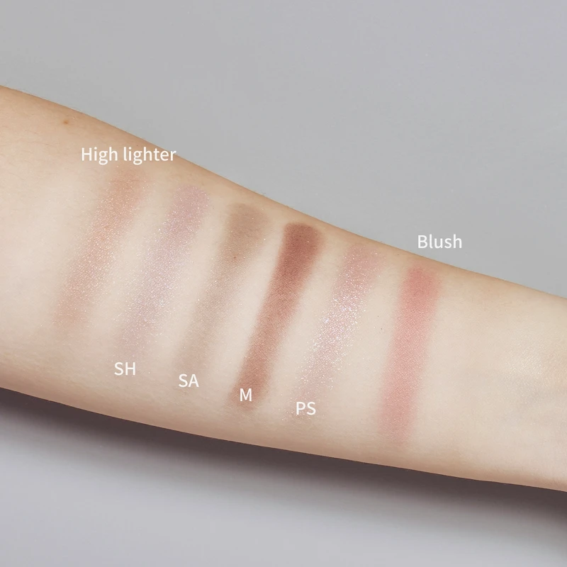 RMK粉潮眼頰彩盤試色。 RMK粉潮眼頰彩盤試色。