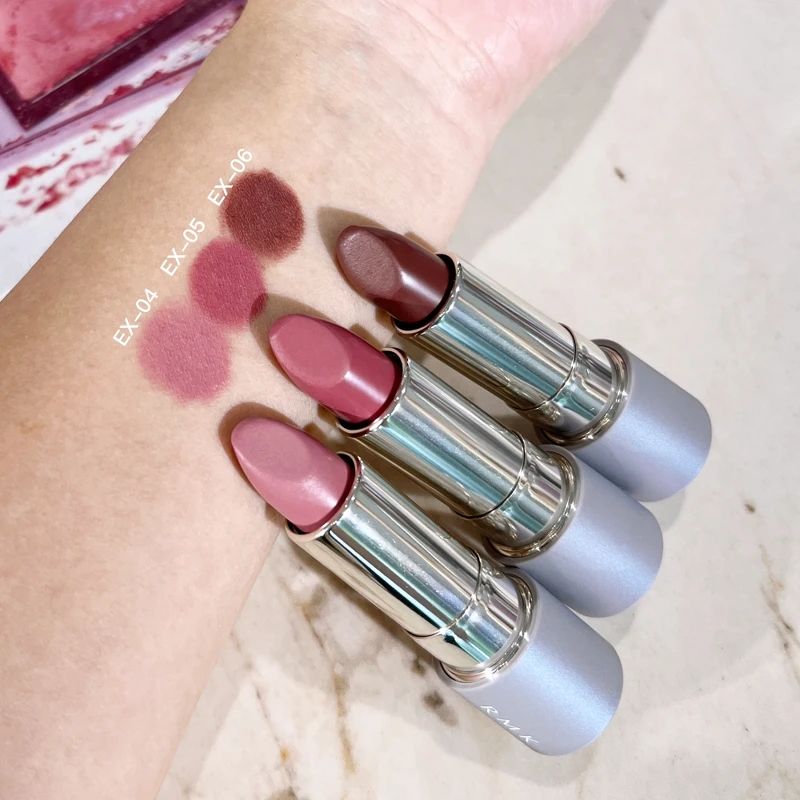 RMK暮光柔霧口紅(#EX-04、#EX-05、#EX-06)手部試色。 RMK暮光柔霧口紅(#EX-04、#EX-05、#EX-06)手部試色。