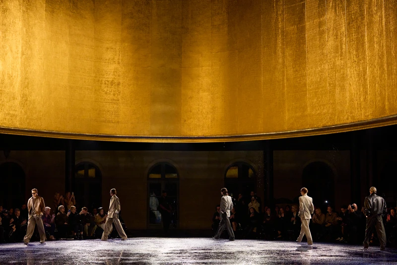 Saint Laurent SS25。 Saint Laurent SS25。