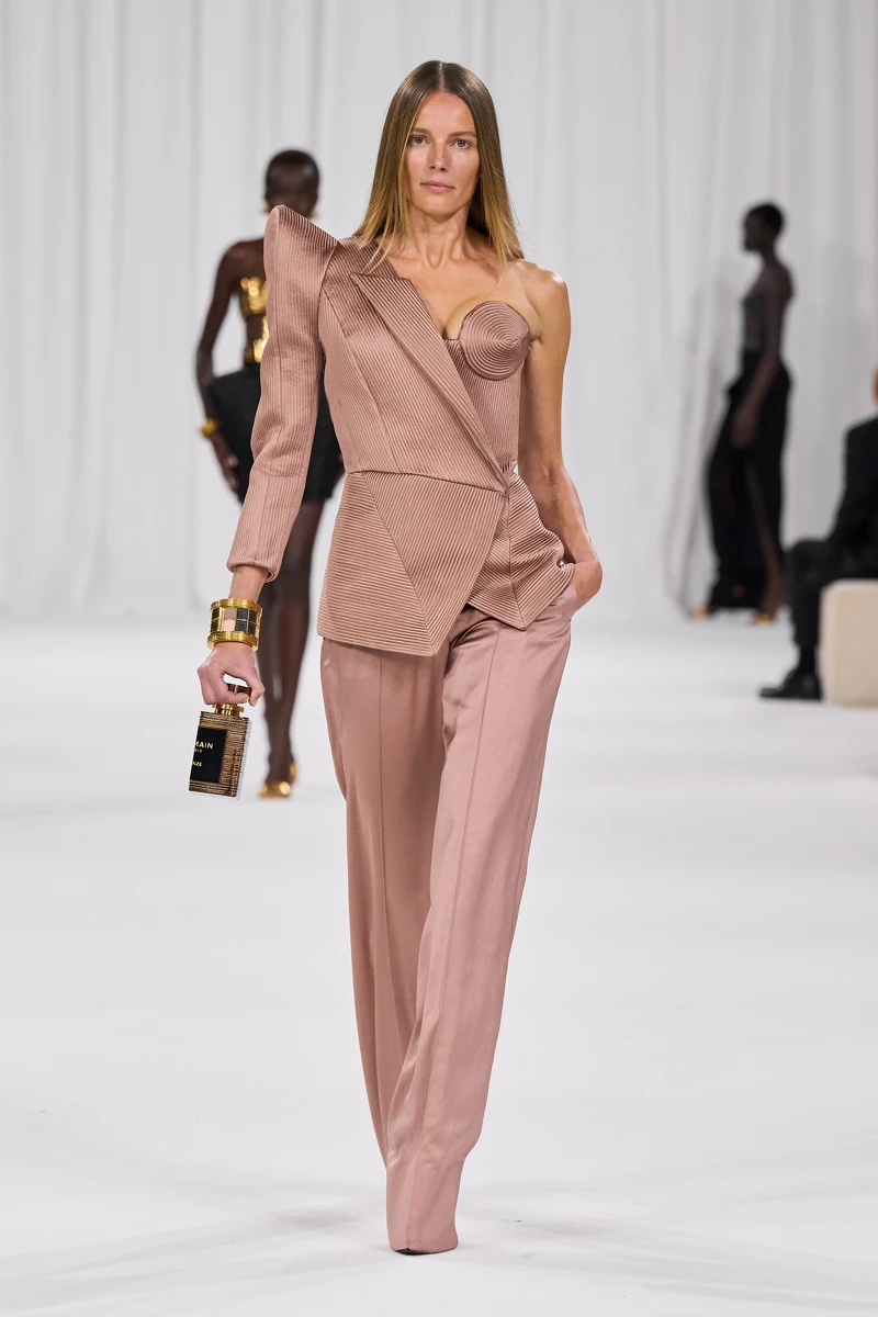 Balmain SS25。