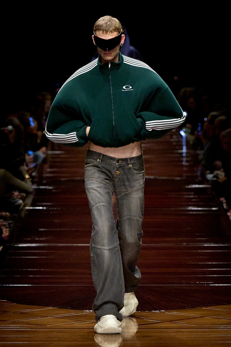 BALENCIAGA SS25。