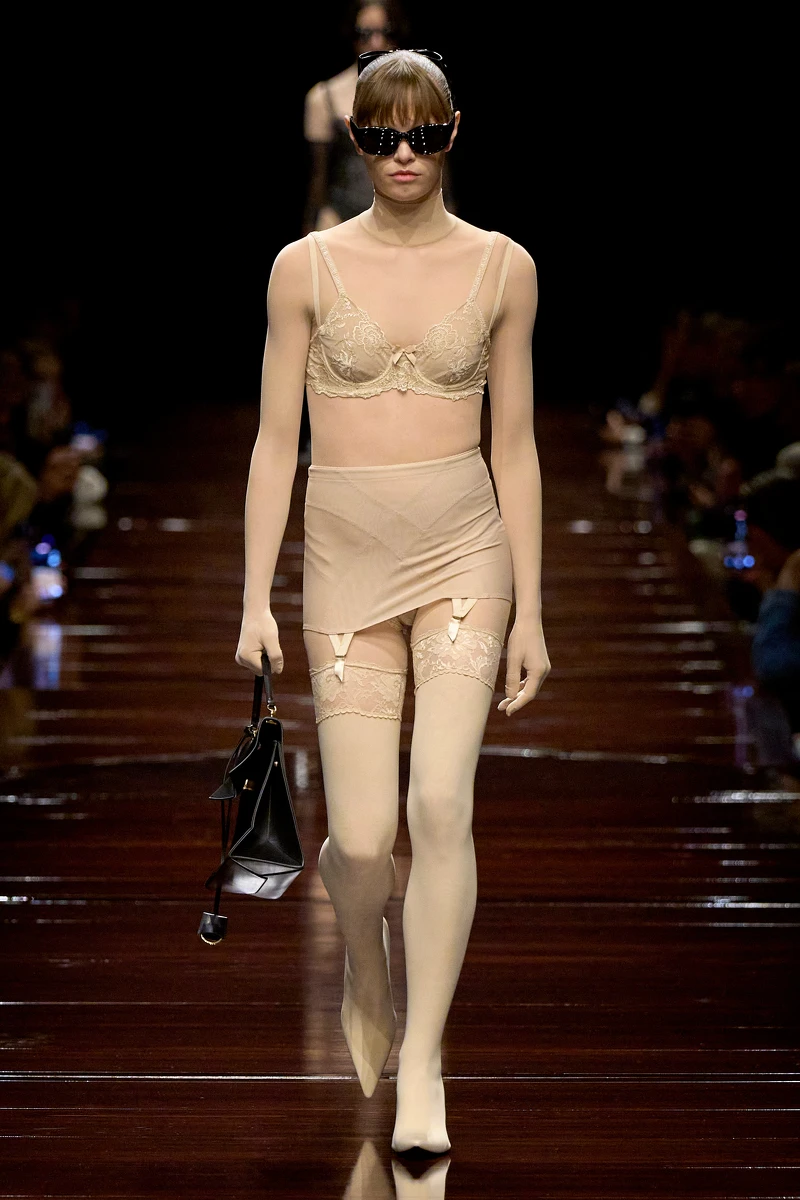 BALENCIAGA SS25。