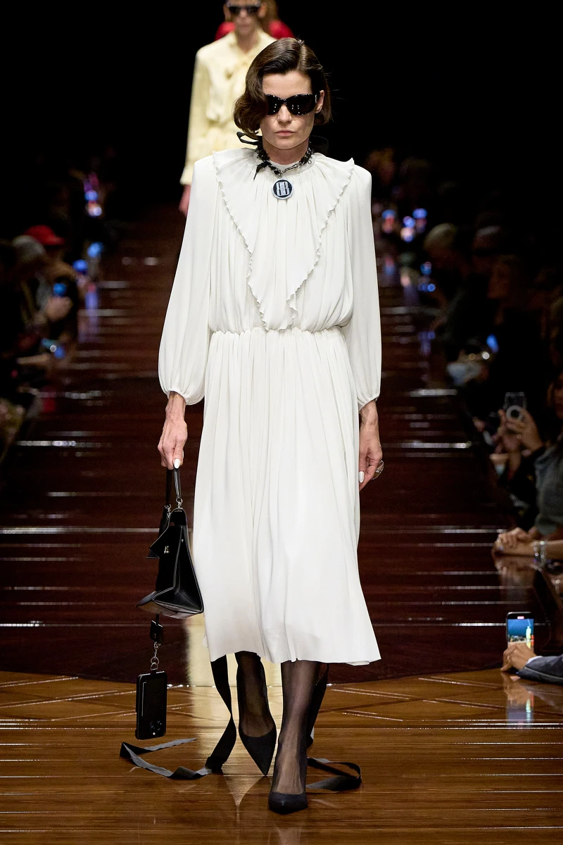 BALENCIAGA SS25。