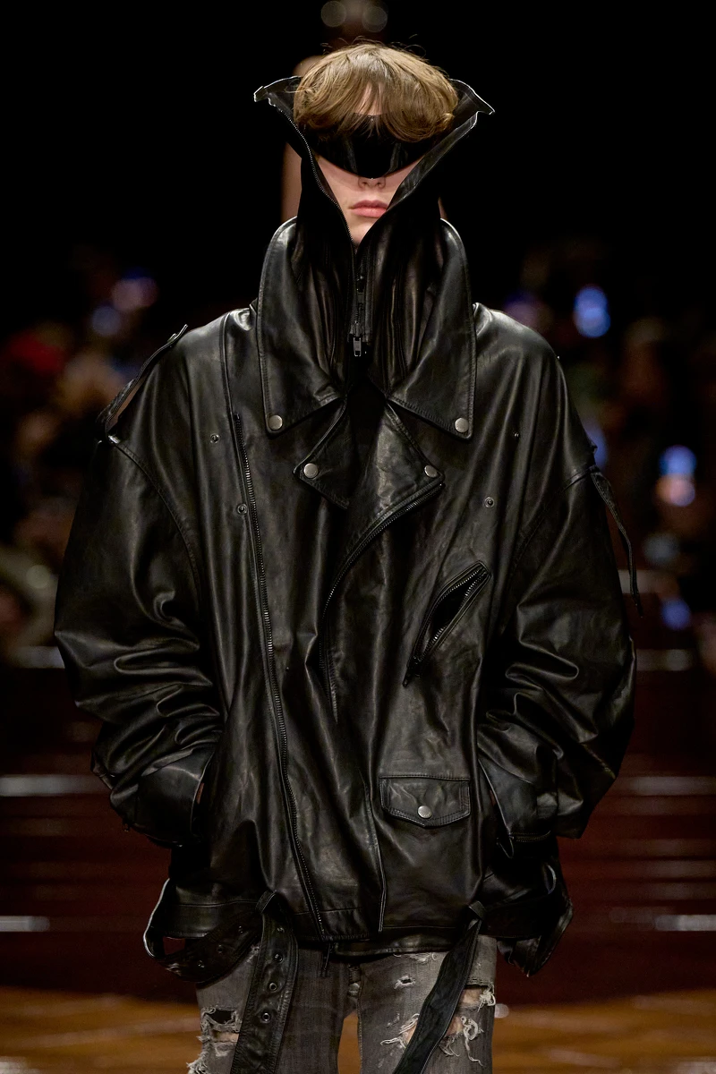 BALENCIAGA SS25。