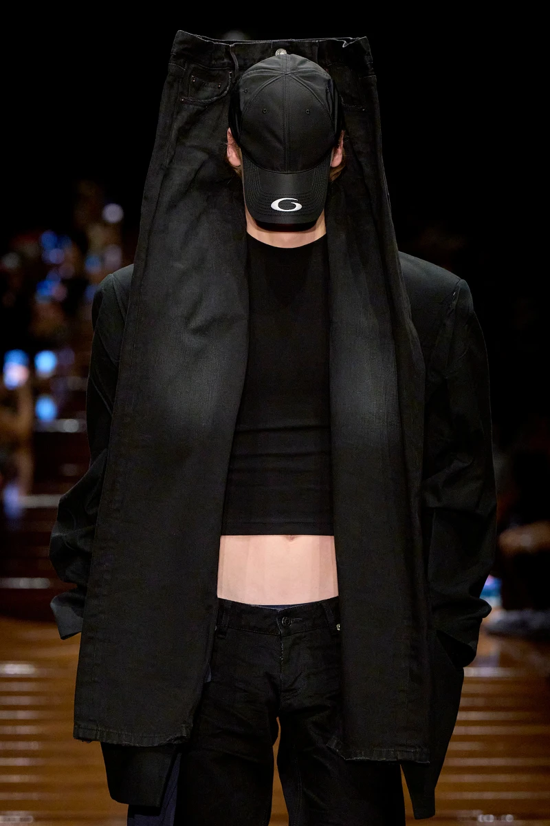 BALENCIAGA SS25。