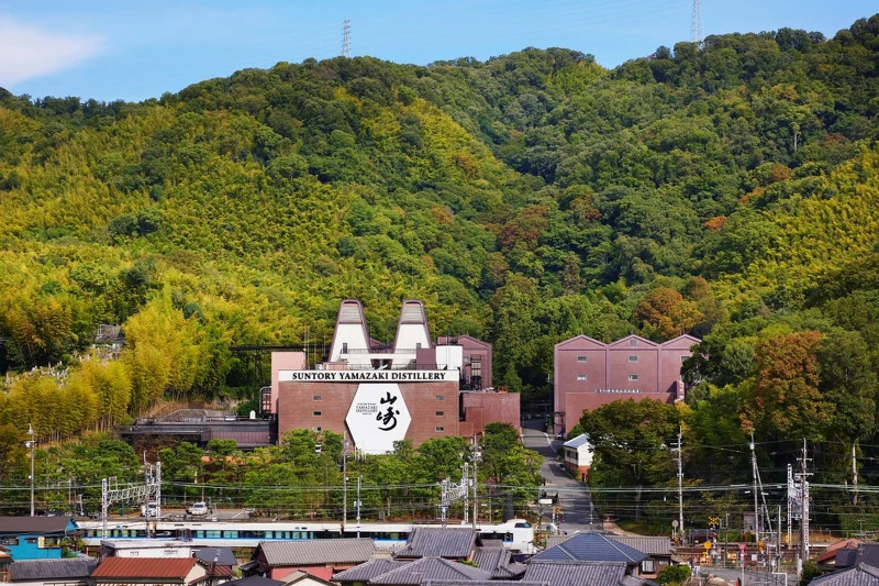 日本首座威士忌廠「山崎蒸餾所」。
