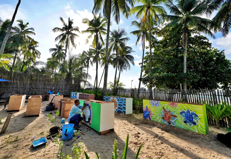 第三次遷建的海龜保育中心,特別繪製了海龜保育知識看板,既美化園區也賦予教育意義。 第三次遷建的海龜保育中心,特別繪製了海龜保育知識看板,既美化園區也賦予教育意義。