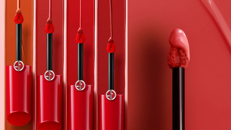 圖片來源:Armani Beauty|奢華絲緞訂製水唇釉 4ml定價1,600元 圖片來源:Armani Beauty|奢華絲緞訂製水唇釉 4ml定價1,600元