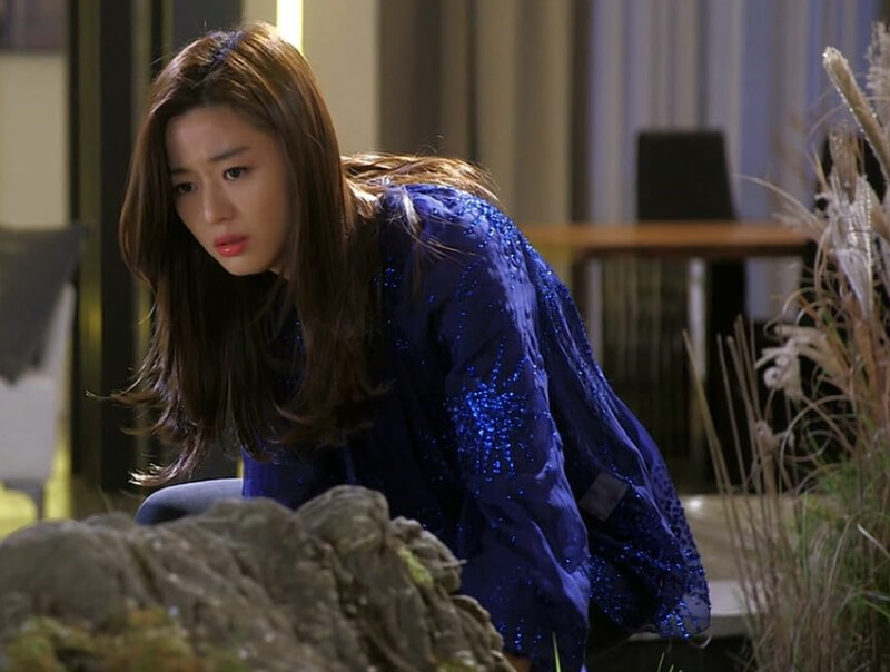 全智賢2013年在《來自星星的你》飾演「千頌伊」,引起全民瘋劇潮。 全智賢2013年在《來自星星的你》飾演「千頌伊」,引起全民瘋劇潮。