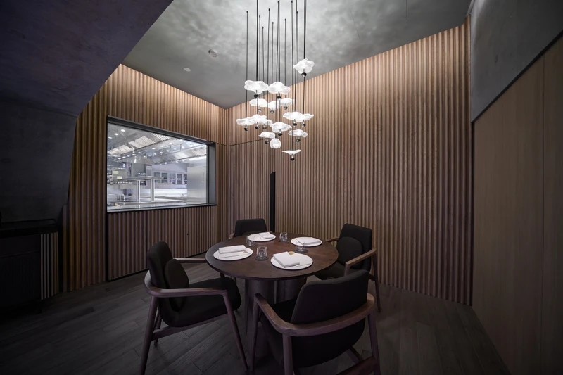 以及能看見廚房的特別包廂。 以及能看見廚房的特別包廂。