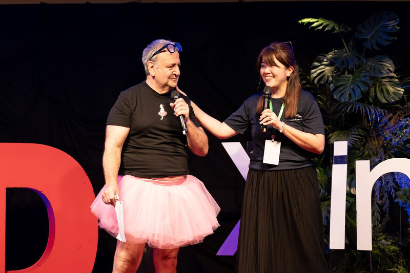 TEDxXinyi 2024國際論壇正向傳遞,Bob Carey接受持牌策展人張敏訓訪問關於演講心得。 TEDxXinyi 2024國際論壇正向傳遞,Bob Carey接受持牌策展人張敏訓訪問關於演講心得。