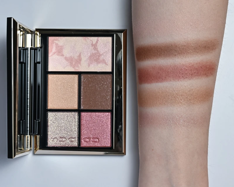 SUQQU晶采眼頰盤#102暖灯HARUAKARI手部試色。