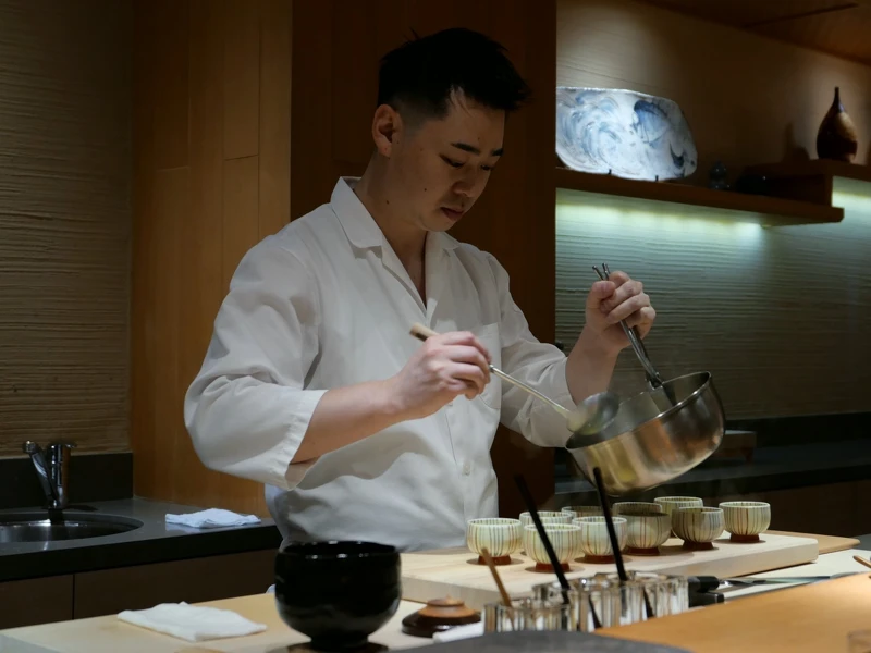 在「鮨七海」進行餐會。 在「鮨七海」進行餐會。