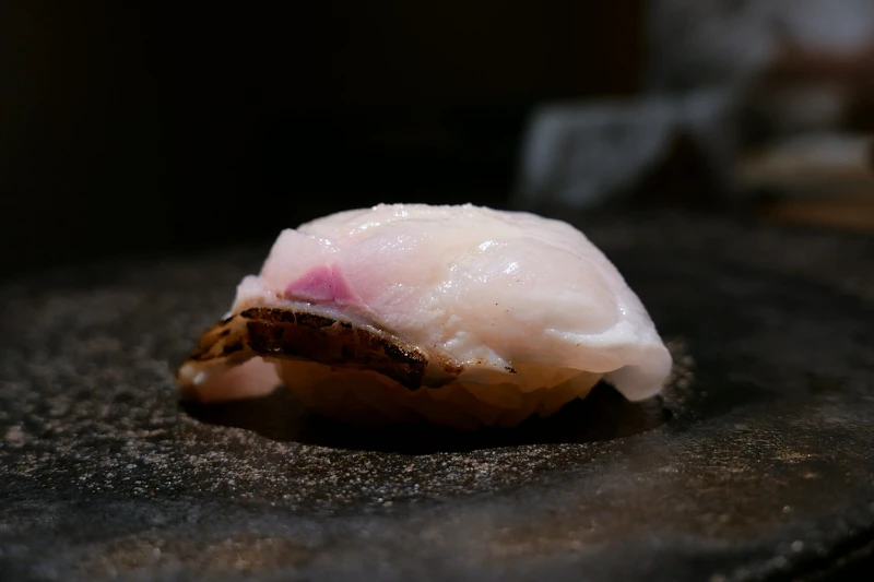 炙燒的紅喉。 炙燒的紅喉。