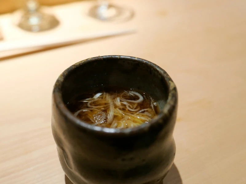 加入茗荷的味噌湯。 加入茗荷的味噌湯。