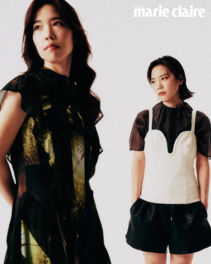 綠色不規則印花洋裝、金屬鏈跟靴,both by AllSainst。 黑色透膚罩衫、白色細肩背心,both by H&M;黑色羊皮抽繩短褲、綁帶牛皮軍靴,both by AllSaints。 綠色不規則印花洋裝、金屬鏈跟靴,both by AllSainst。 黑色透膚罩衫、白色細肩背心,both by H&M;黑色羊皮抽繩短褲、綁帶牛皮軍靴,both by AllSaints。